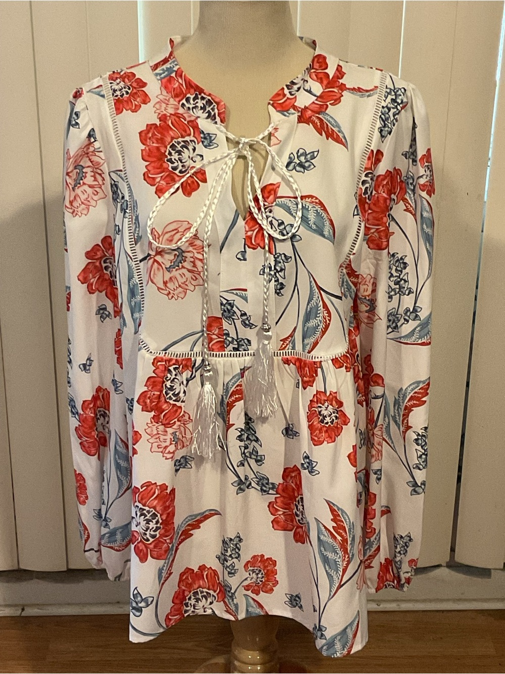 NEW:FORACORA Floral Peasant Blouse with Red & Blue Print VNECK TASSEL TIE XL